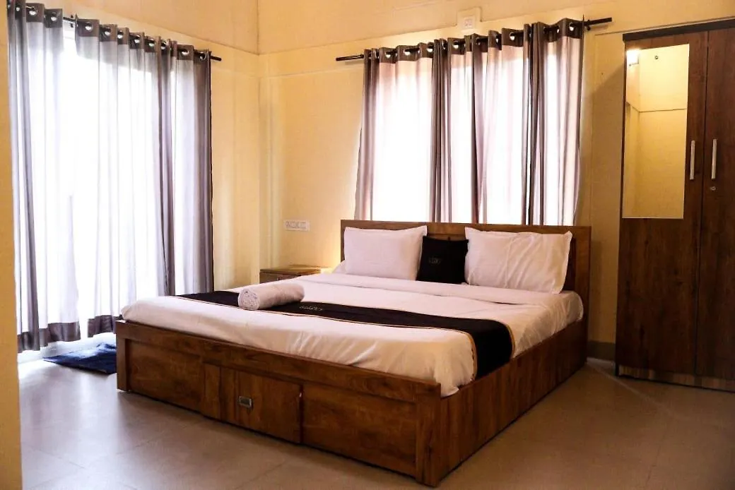 Lexbey Pool Villa Kalpatta